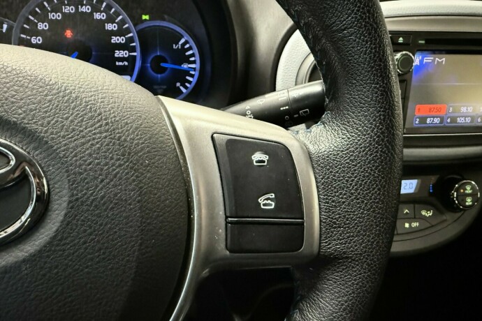 toyota-yaris-bensin-2014-big-23