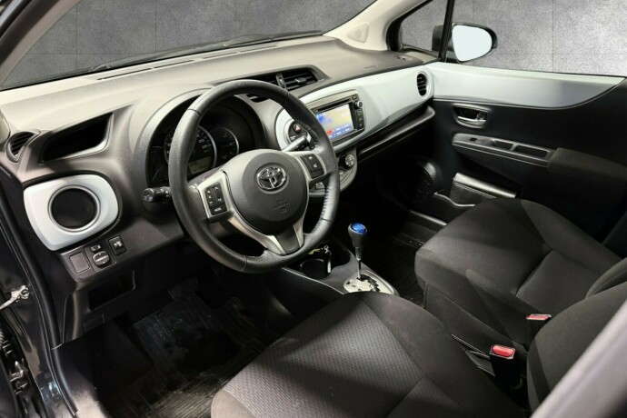 toyota-yaris-bensin-2014-big-11