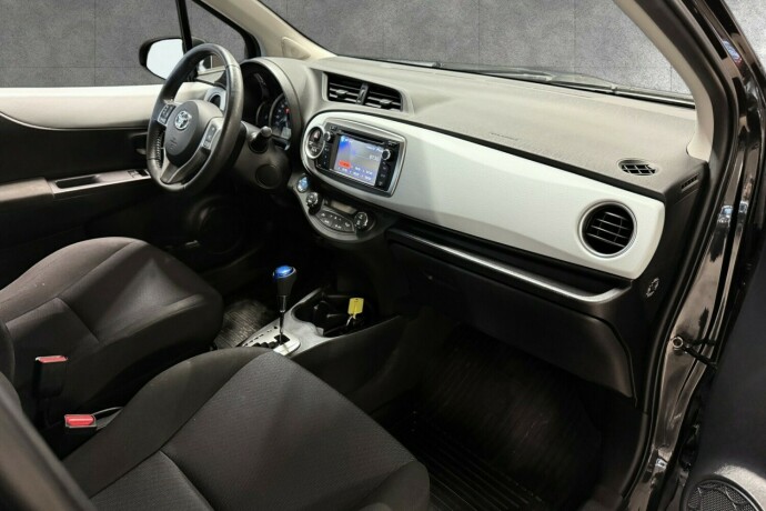 toyota-yaris-bensin-2014-big-16