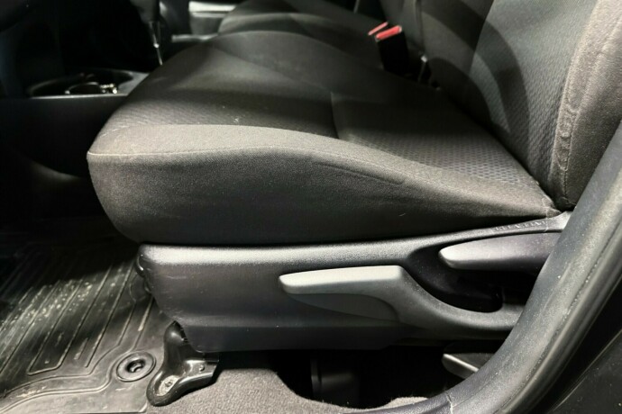 toyota-yaris-bensin-2014-big-24