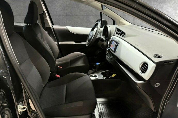 toyota-yaris-bensin-2014-big-17