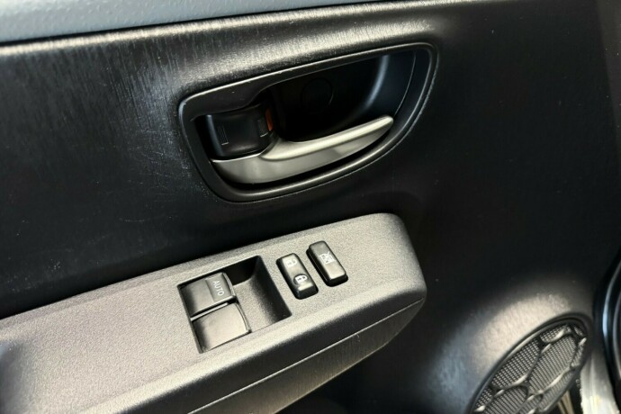 toyota-yaris-bensin-2014-big-25