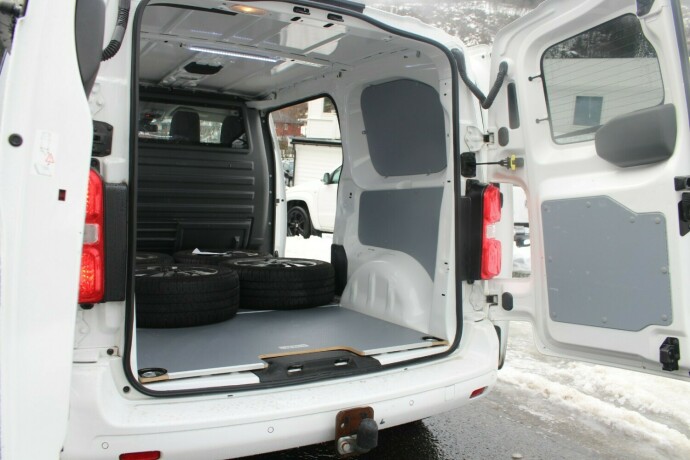 opel-vivaro-diesel-2020-big-6