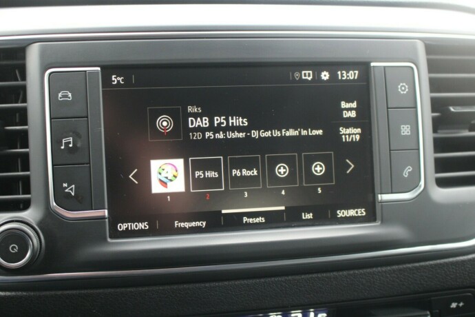 opel-vivaro-diesel-2020-big-18