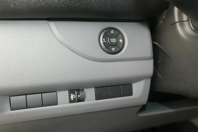 opel-vivaro-diesel-2020-big-12