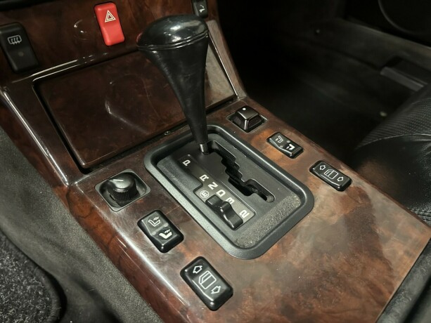 mercedes-benz-300-bensin-1992-big-27