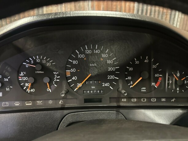 mercedes-benz-300-bensin-1992-big-25