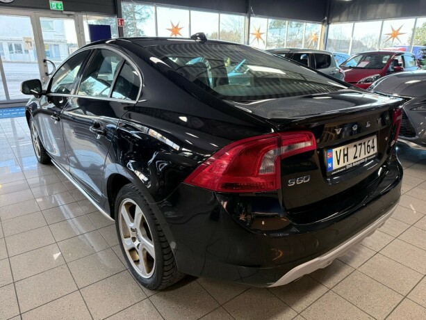 volvo-s60-diesel-2011-big-4