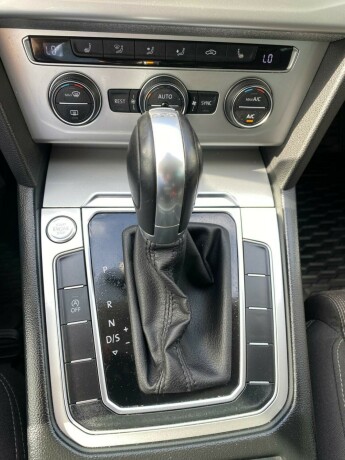 volkswagen-passat-bensin-2016-big-11