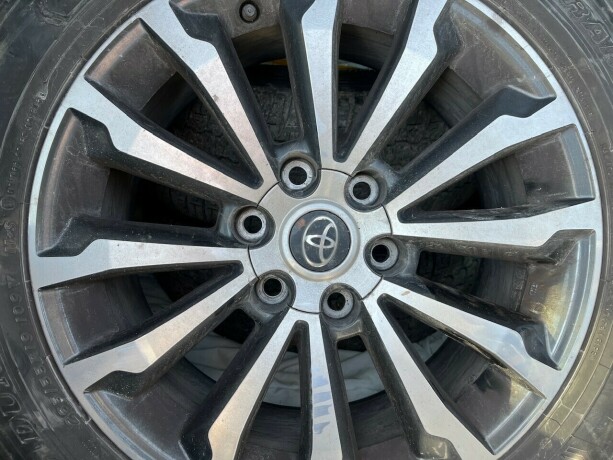 toyota-land-cruiser-diesel-2017-big-14