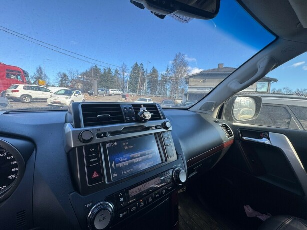 toyota-land-cruiser-diesel-2017-big-18