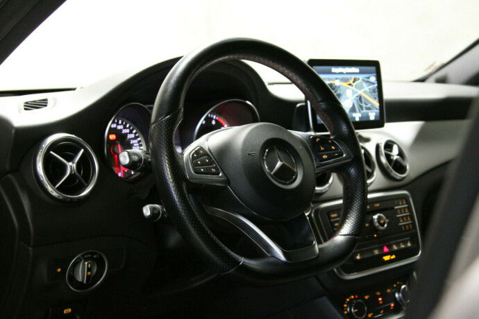 mercedes-benz-gla-bensin-2016-big-16