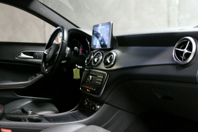 mercedes-benz-gla-bensin-2016-big-4