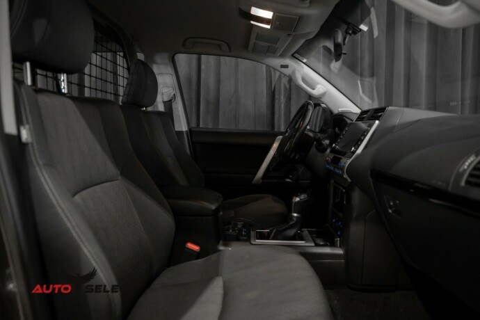 toyota-land-cruiser-diesel-2023-big-18