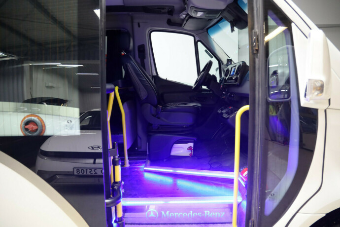 mercedes-benz-sprinter-diesel-2019-big-11