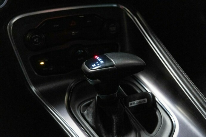 dodge-challenger-bensin-2015-big-13