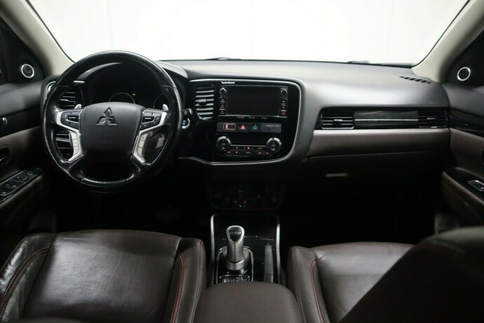 mitsubishi-outlander-elektrisitetbensin-2016-big-14