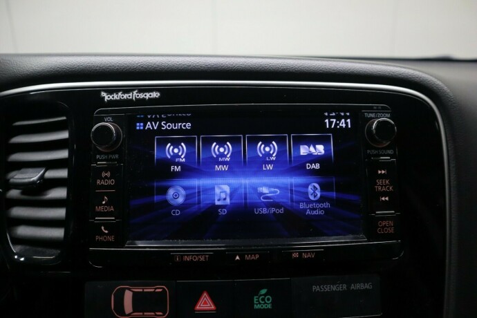 mitsubishi-outlander-elektrisitetbensin-2016-big-26