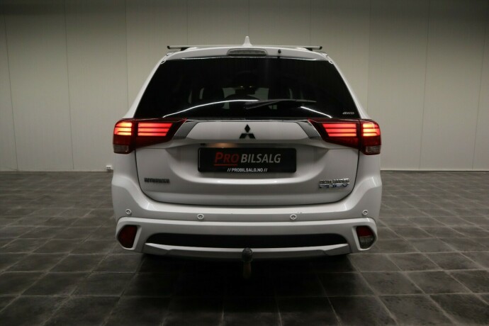 mitsubishi-outlander-elektrisitetbensin-2016-big-9