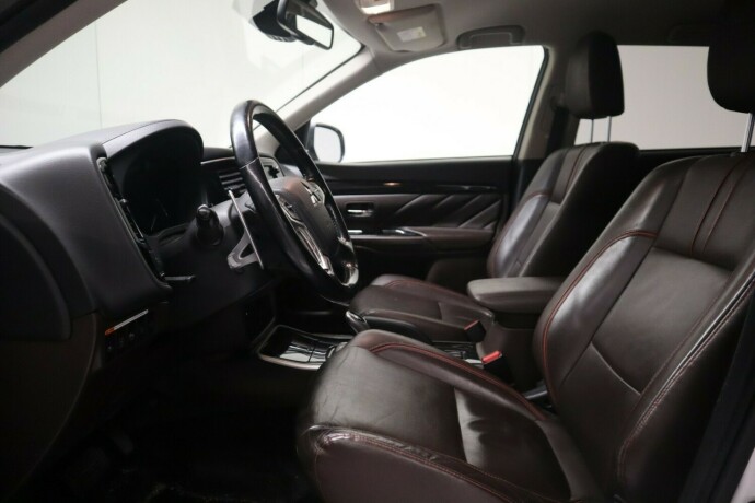 mitsubishi-outlander-elektrisitetbensin-2016-big-12