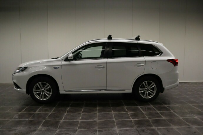 mitsubishi-outlander-elektrisitetbensin-2016-big-3