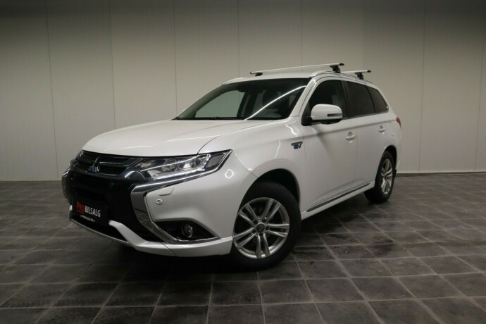 mitsubishi-outlander-elektrisitetbensin-2016-big-0
