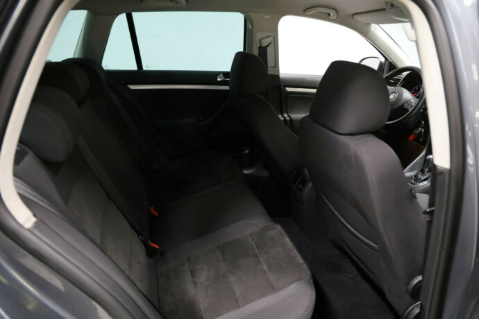 volkswagen-golf-diesel-2012-big-11