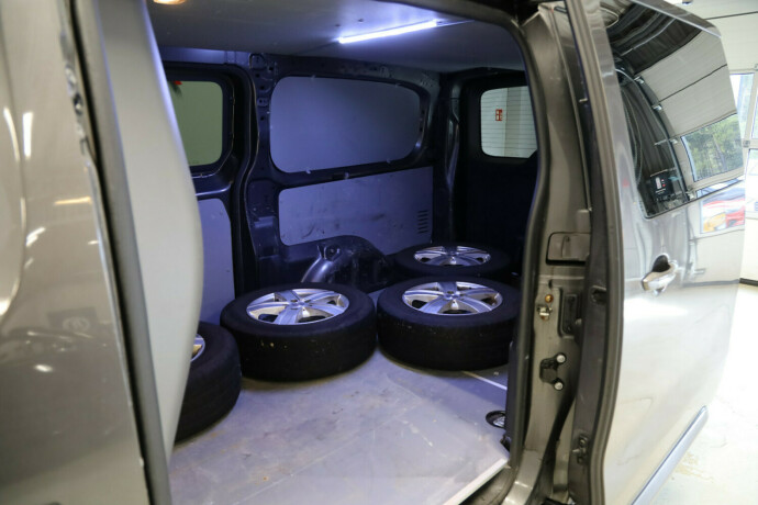 peugeot-expert-diesel-2021-big-9