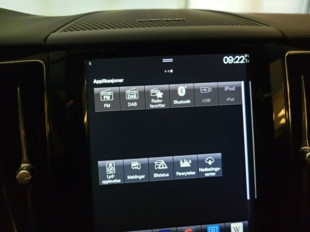 volvo-xc-60-plug-in-petrol-2019-big-42