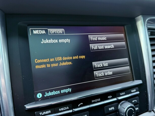 porsche-macan-diesel-2014-big-25