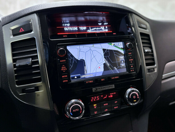 mitsubishi-pajero-diesel-2014-big-6