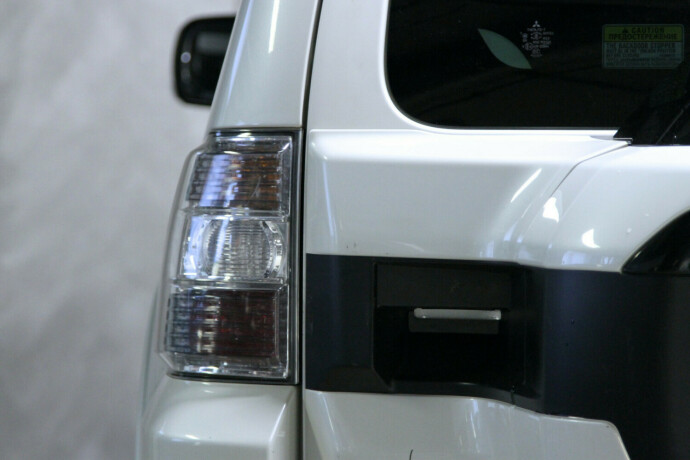 mitsubishi-pajero-diesel-2014-big-24