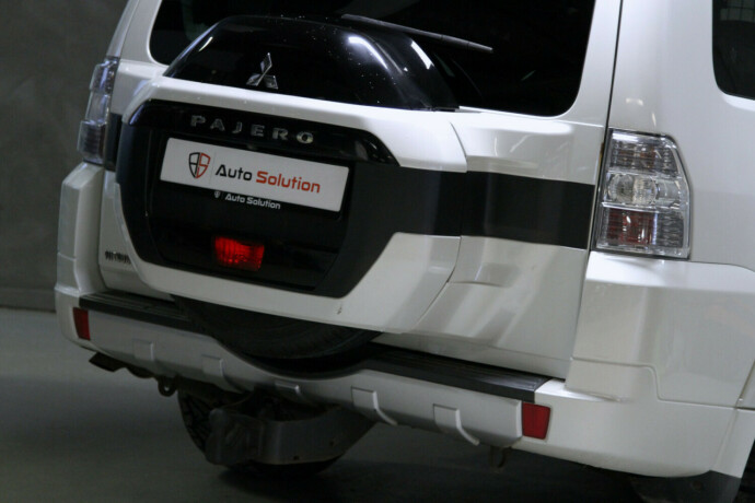 mitsubishi-pajero-diesel-2014-big-25