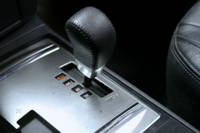 mitsubishi-pajero-diesel-2014-big-12