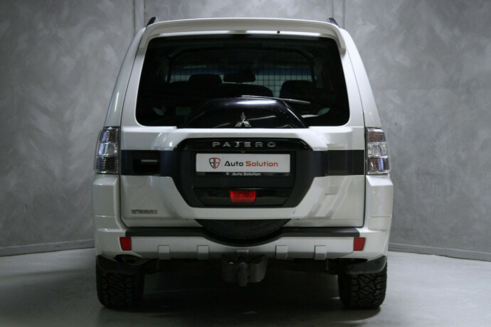 mitsubishi-pajero-diesel-2014-big-23