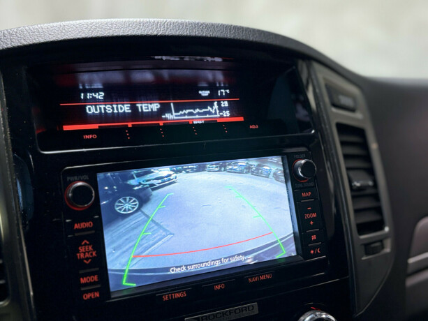 mitsubishi-pajero-diesel-2014-big-9