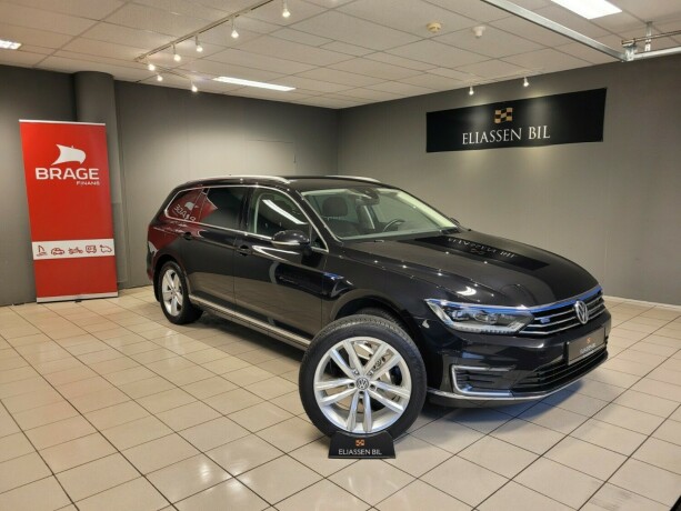 volkswagen-passat-plug-in-petrol-2018-big-0