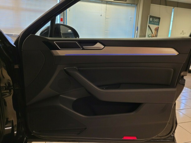 volkswagen-passat-plug-in-petrol-2018-big-15