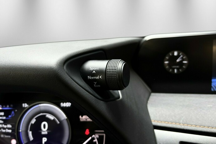 lexus-ux-elektrisitet-2022-big-25