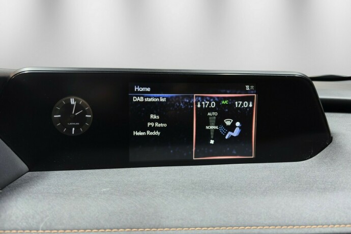 lexus-ux-elektrisitet-2022-big-12