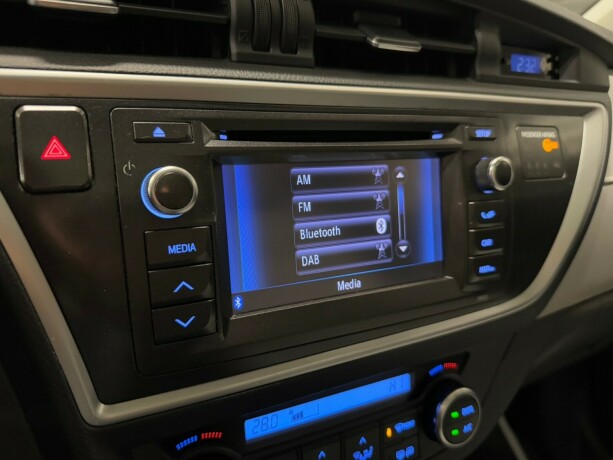 toyota-auris-bensin-2013-big-20