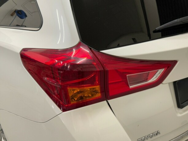 toyota-auris-bensin-2013-big-6