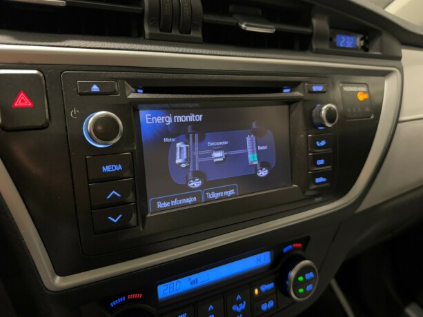 toyota-auris-bensin-2013-big-22