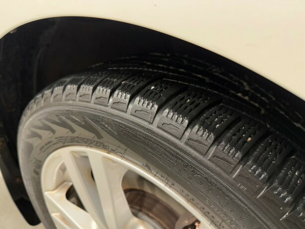 toyota-auris-bensin-2013-big-8