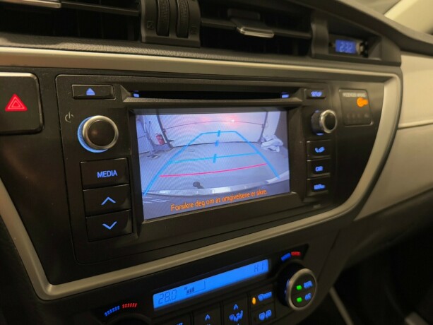 toyota-auris-bensin-2013-big-19