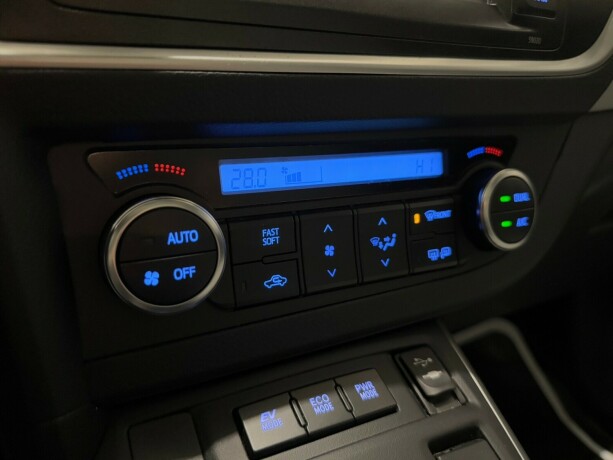 toyota-auris-bensin-2013-big-24