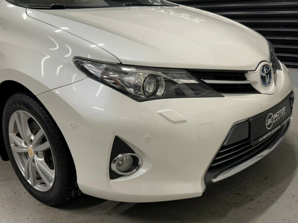 toyota-auris-bensin-2013-big-2