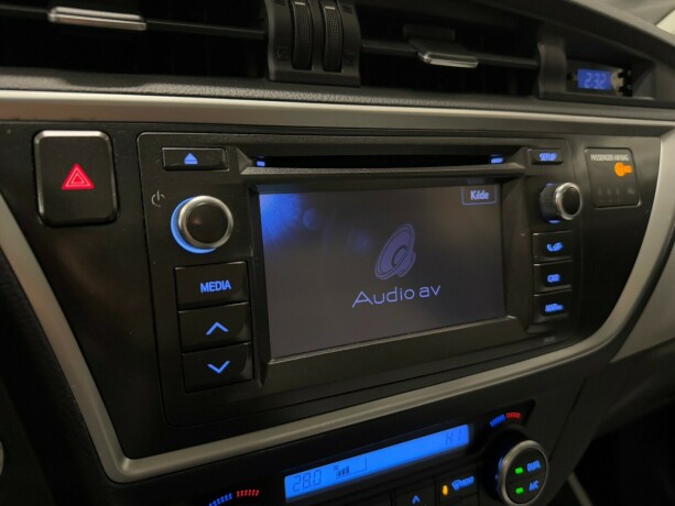 toyota-auris-bensin-2013-big-21