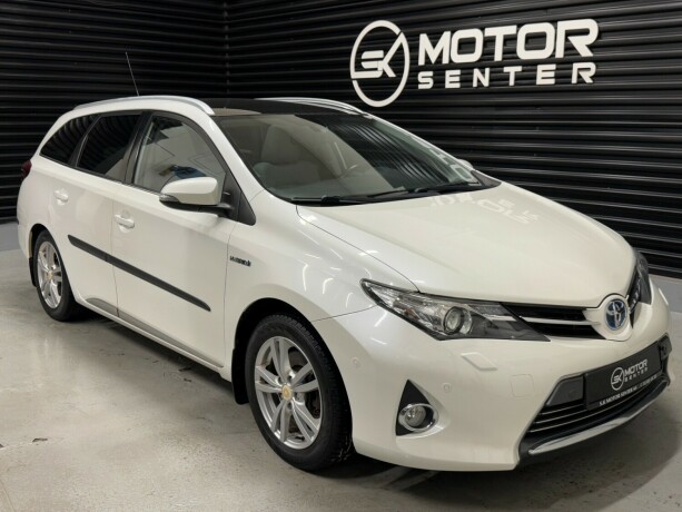 toyota-auris-bensin-2013-big-0