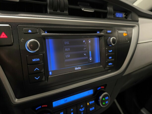 toyota-auris-bensin-2013-big-23